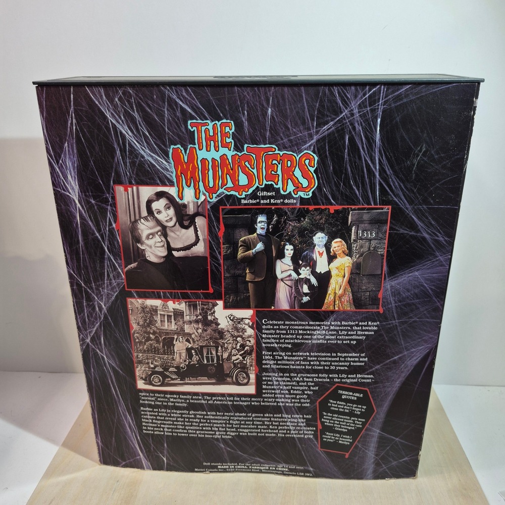 The Munsters Giftset Barbie Collector Edition 2001 Mattel 50544 Lily Herman - Picture 2 of 11